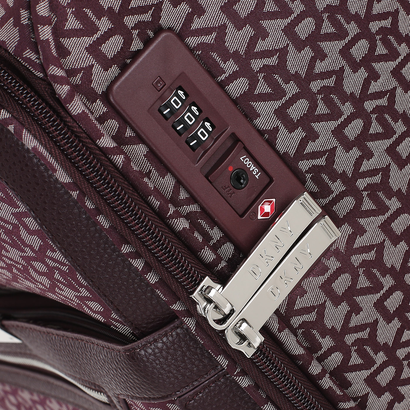Чемодан маленький S тканевый с кодовым замком DKNY DKNY-090 Signature softs