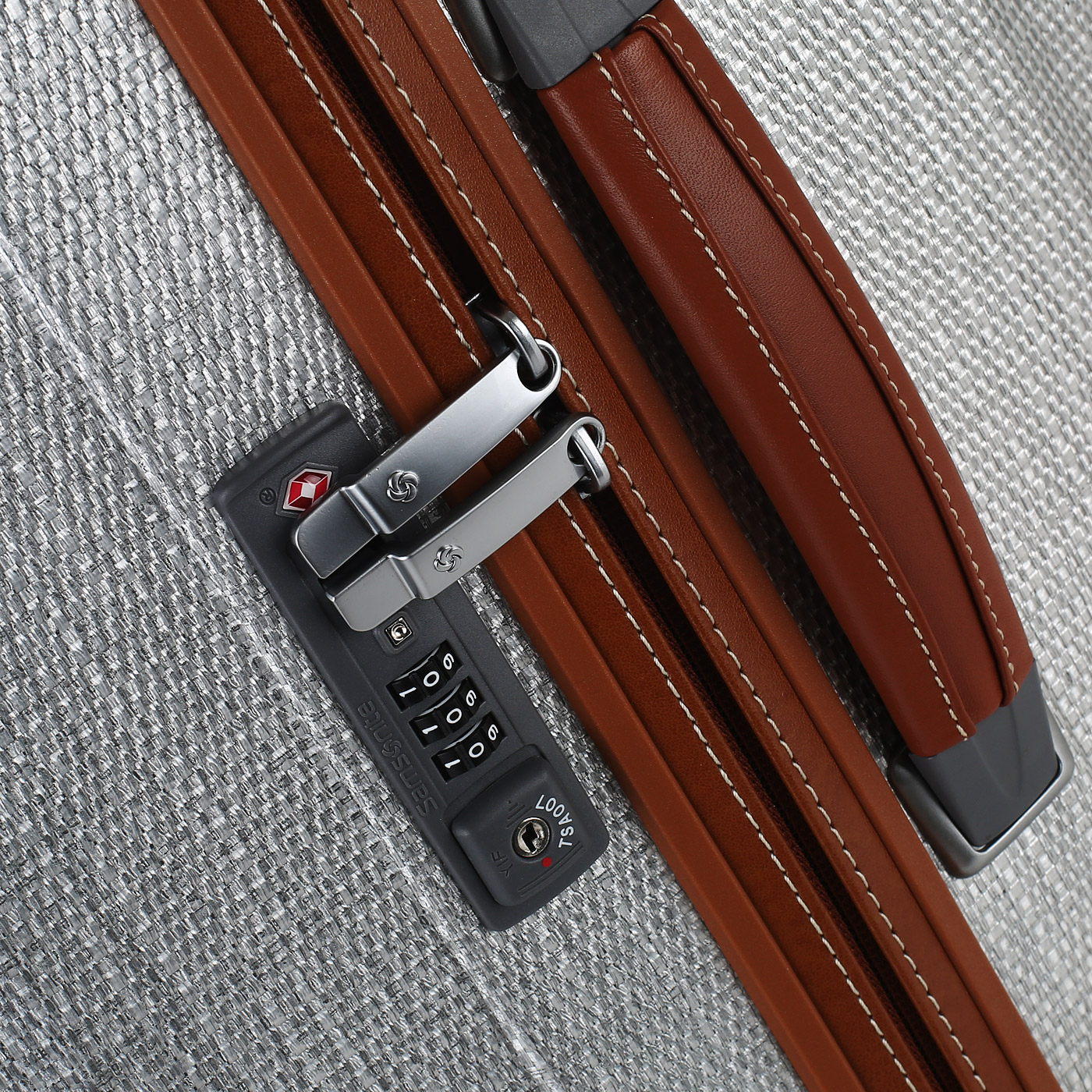 Чемодан очень большой XL из материала Curv с кодовым замком Samsonite Lite-Cube Dlx