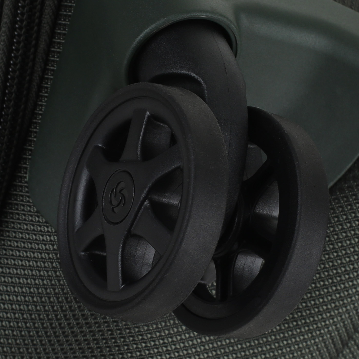 Текстильный чемодан Samsonite Respark