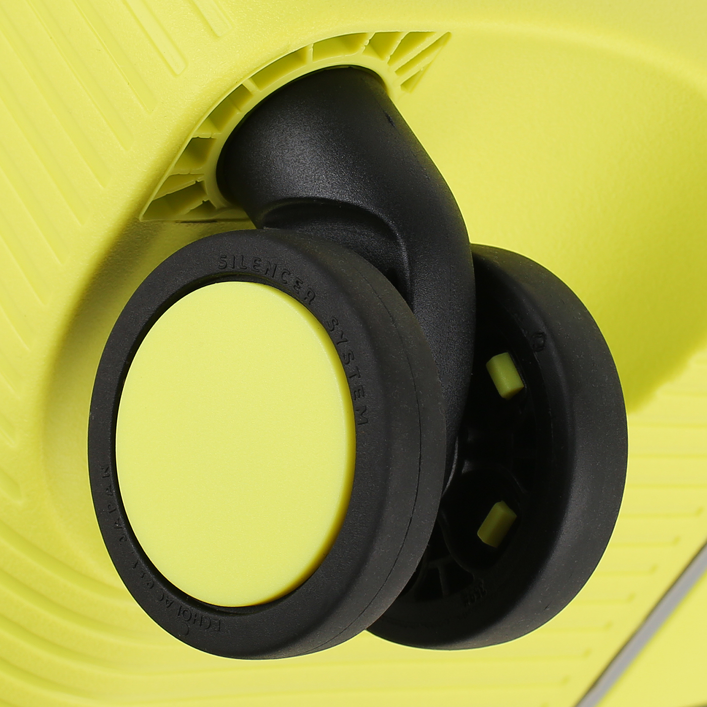 Чемодан на колесах Echolac Fusion