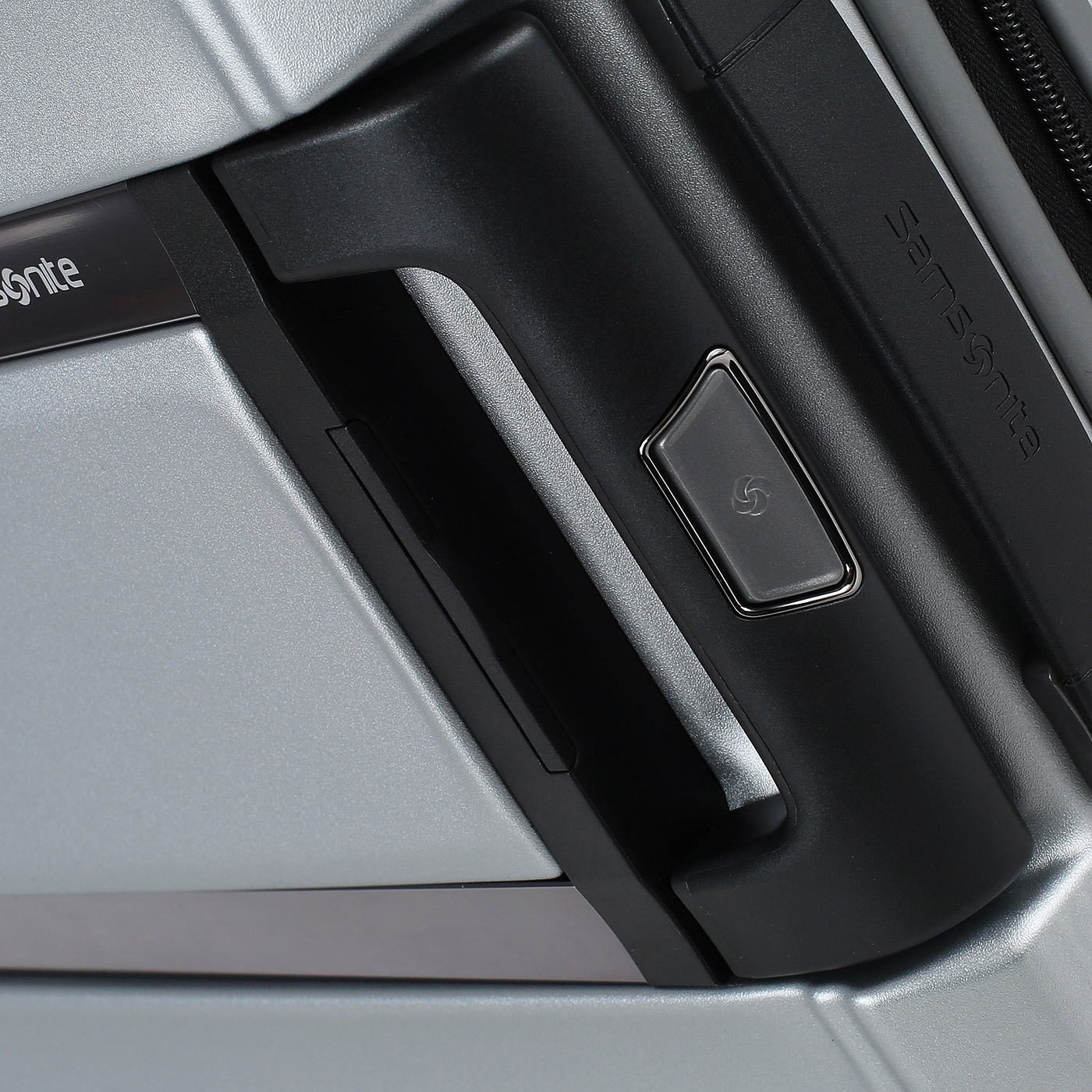 Чемодан на колесах Samsonite Nuon