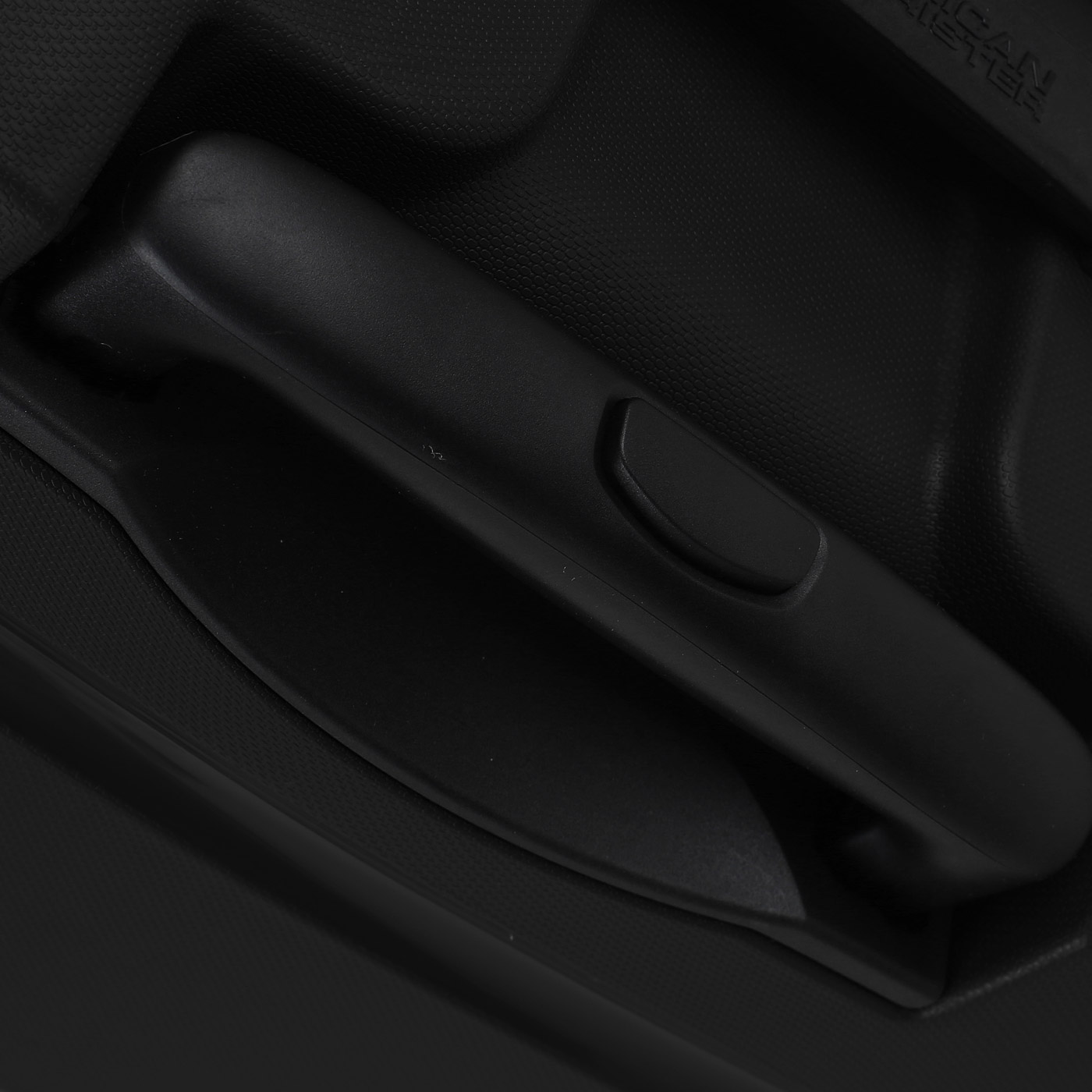 Чемодан большой L из полипропилена с кодовым замком American Tourister Bon Air