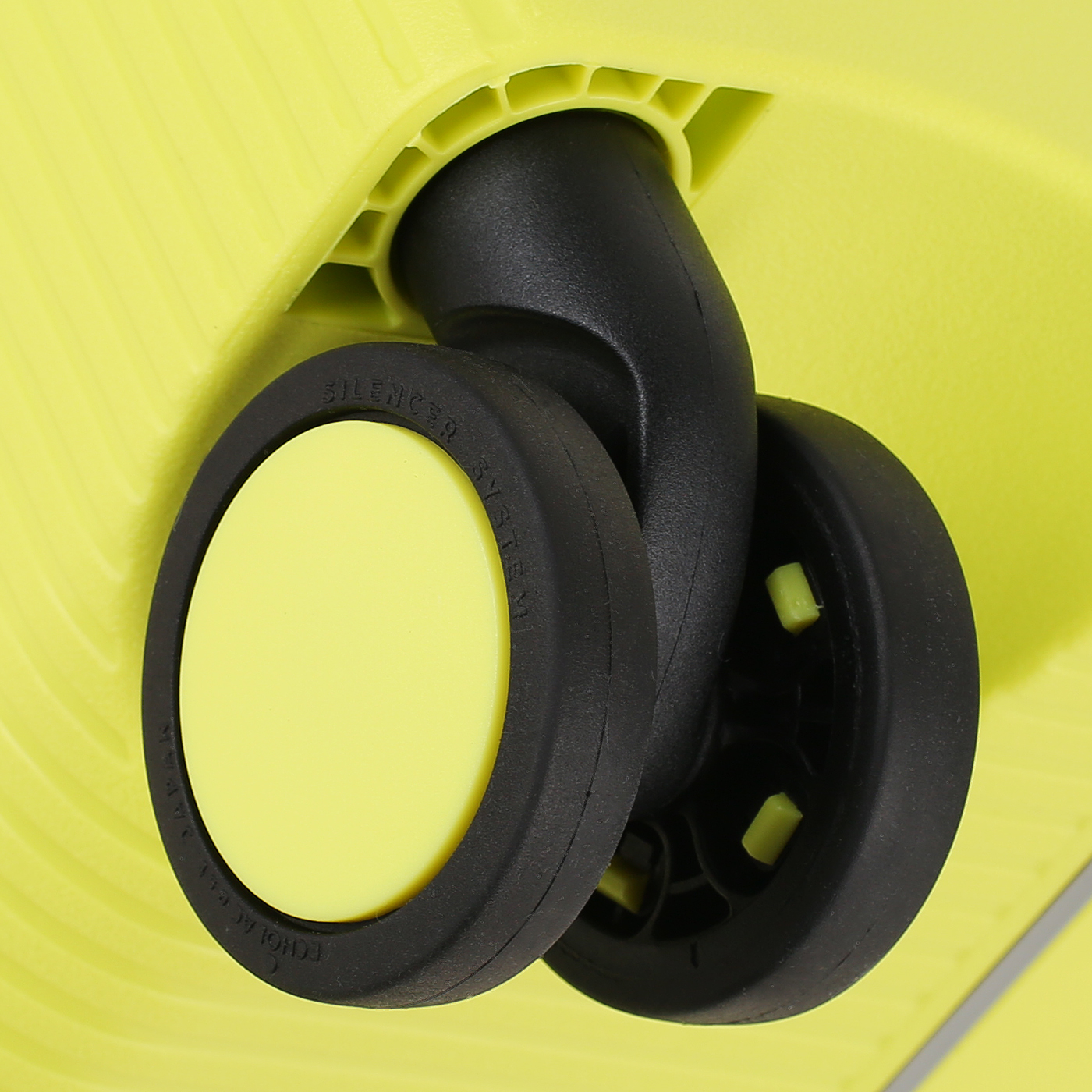 Чемодан на колесах Echolac Fusion